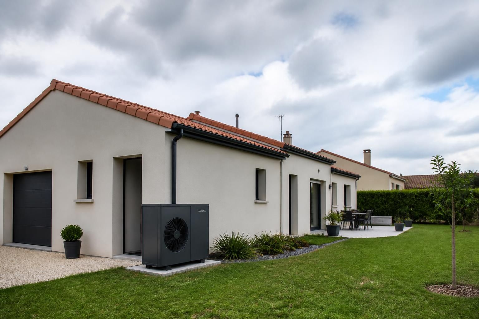 découvrez le coût moyen d'une pompe à chaleur pour une maison de 120 m², les facteurs influençant le prix et les conseils pour bien choisir votre équipement énergétique.
