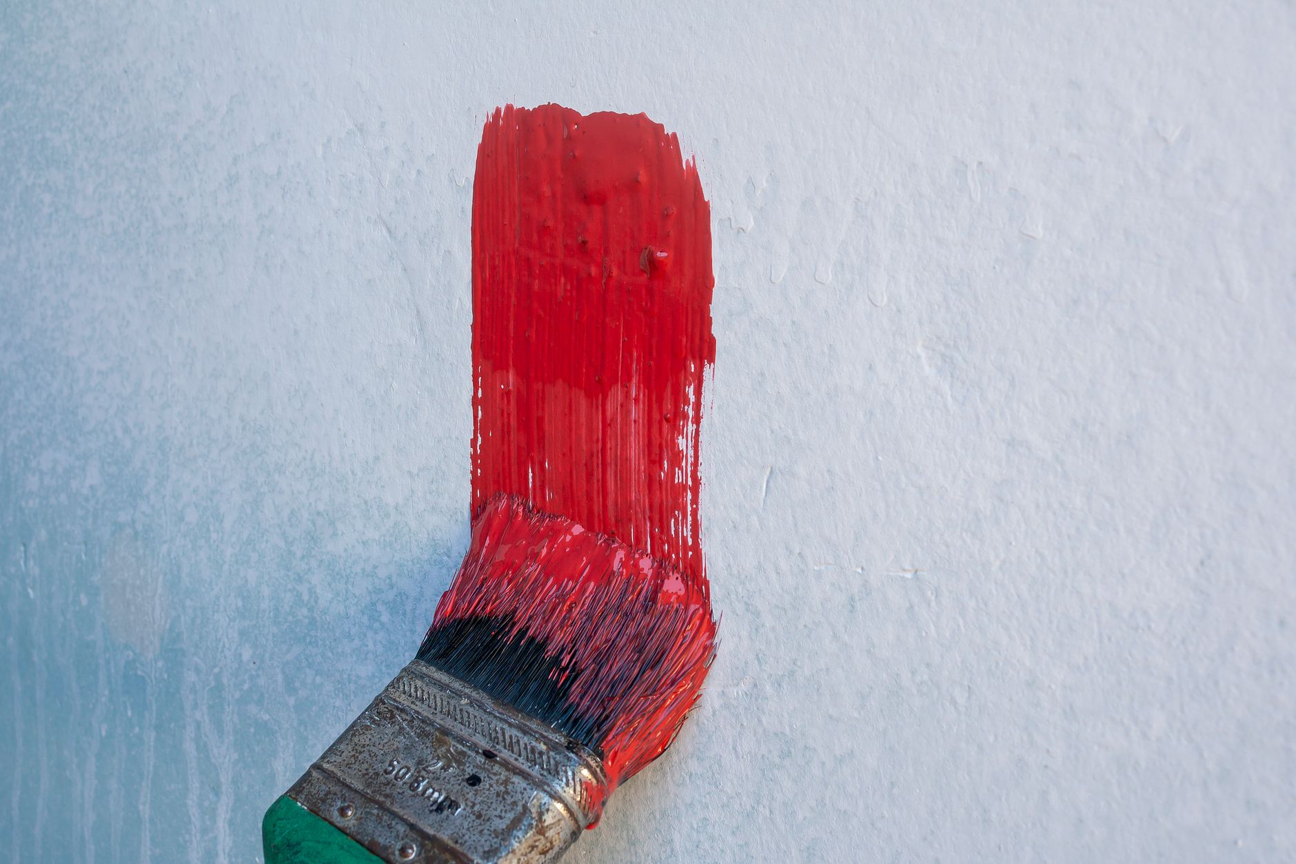 Peinture isolante thermique et DPE : promesses commerciales face aux calculs réglementaires — application de peinture isolante thermique mur