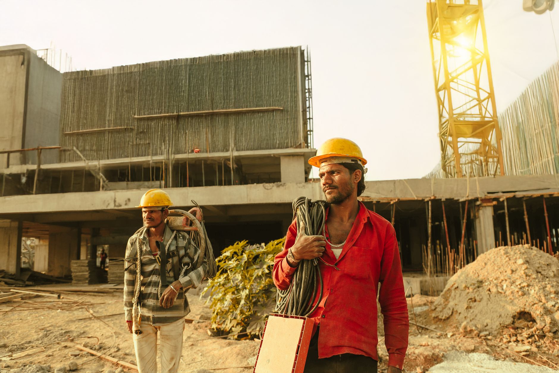 Artisan du bâtiment et qualifications professionnelles obligatoires — ouvrier du bâtiment sur un chantier