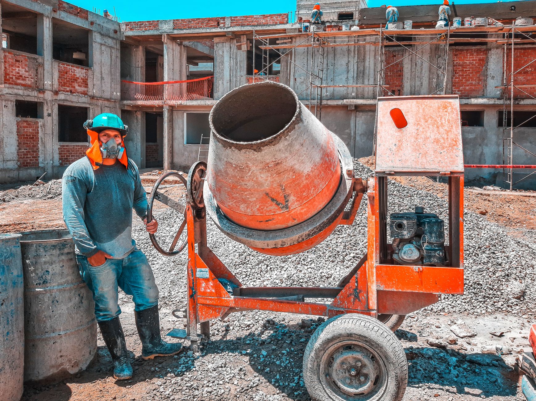 Artisan du bâtiment qualifications, statut — ouvrier du bâtiment sur un chantier