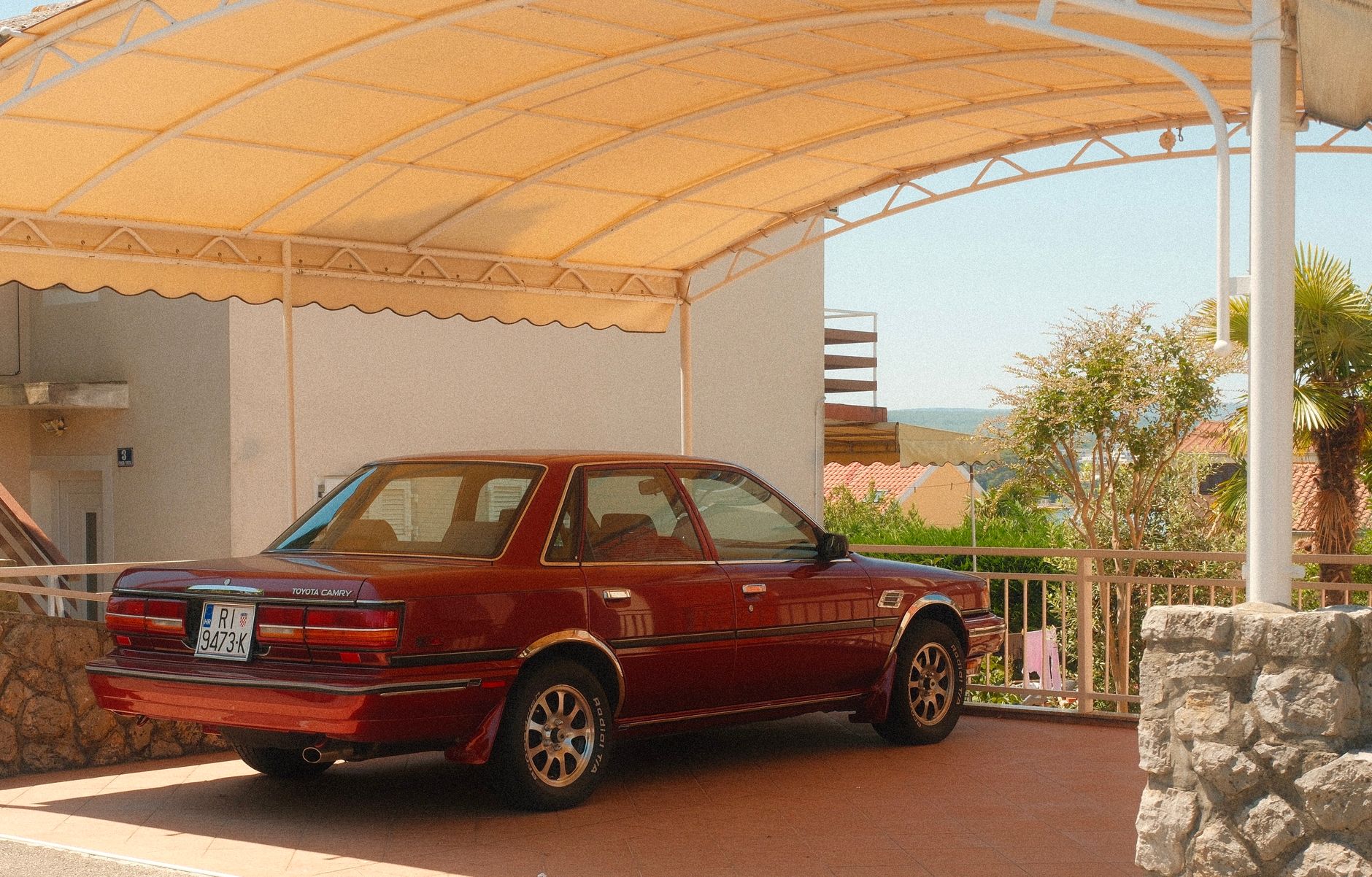 Carport en bois 1 ou 2 voitures : comprendre les fourchettes de prix réalistes — carport en bois pour deux voitures