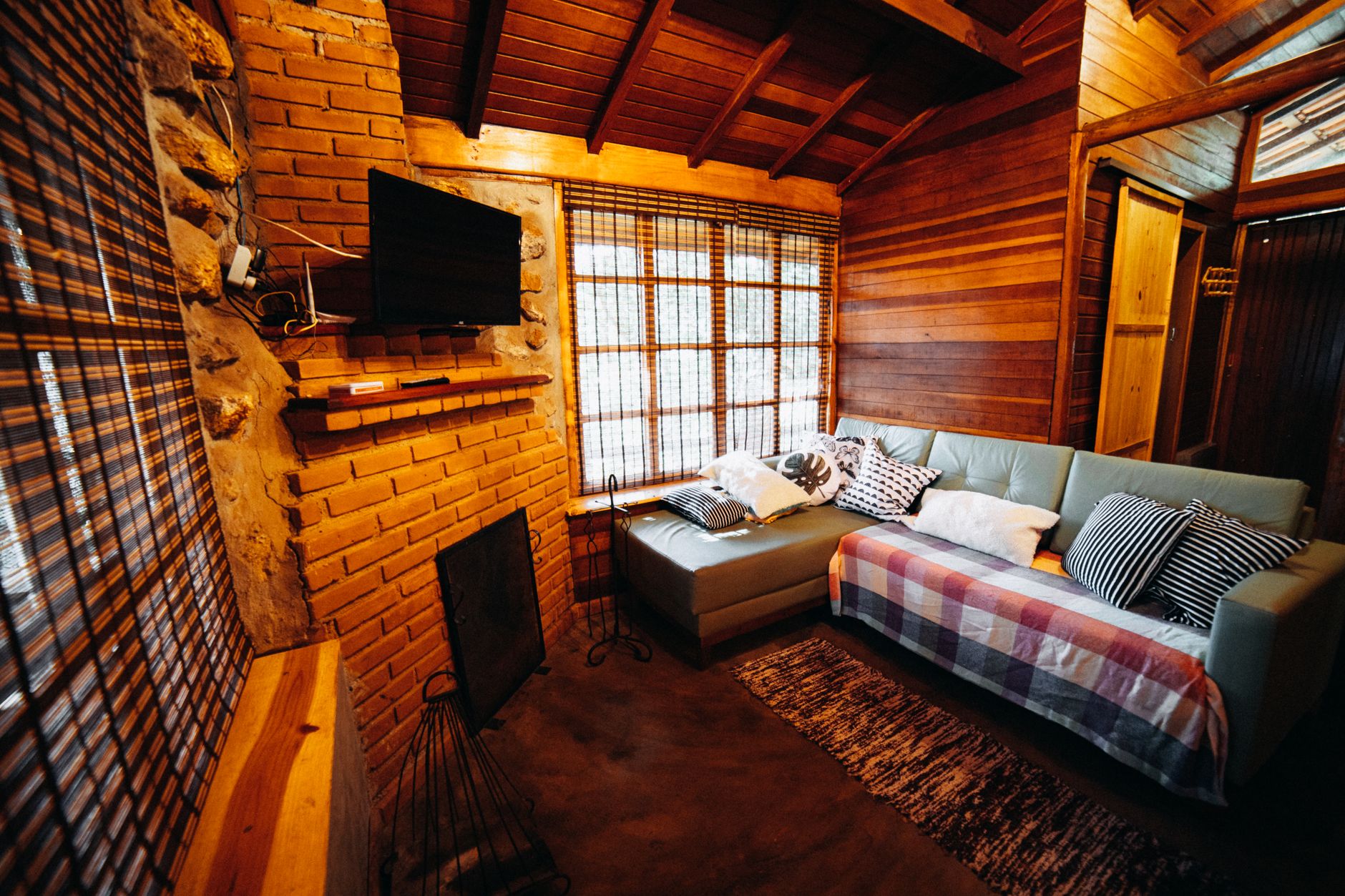 Chalet en bois habitable livré monté : ce qui est réellement inclus et ce qui ne l’est pas — intérieur chalet en bois habitable