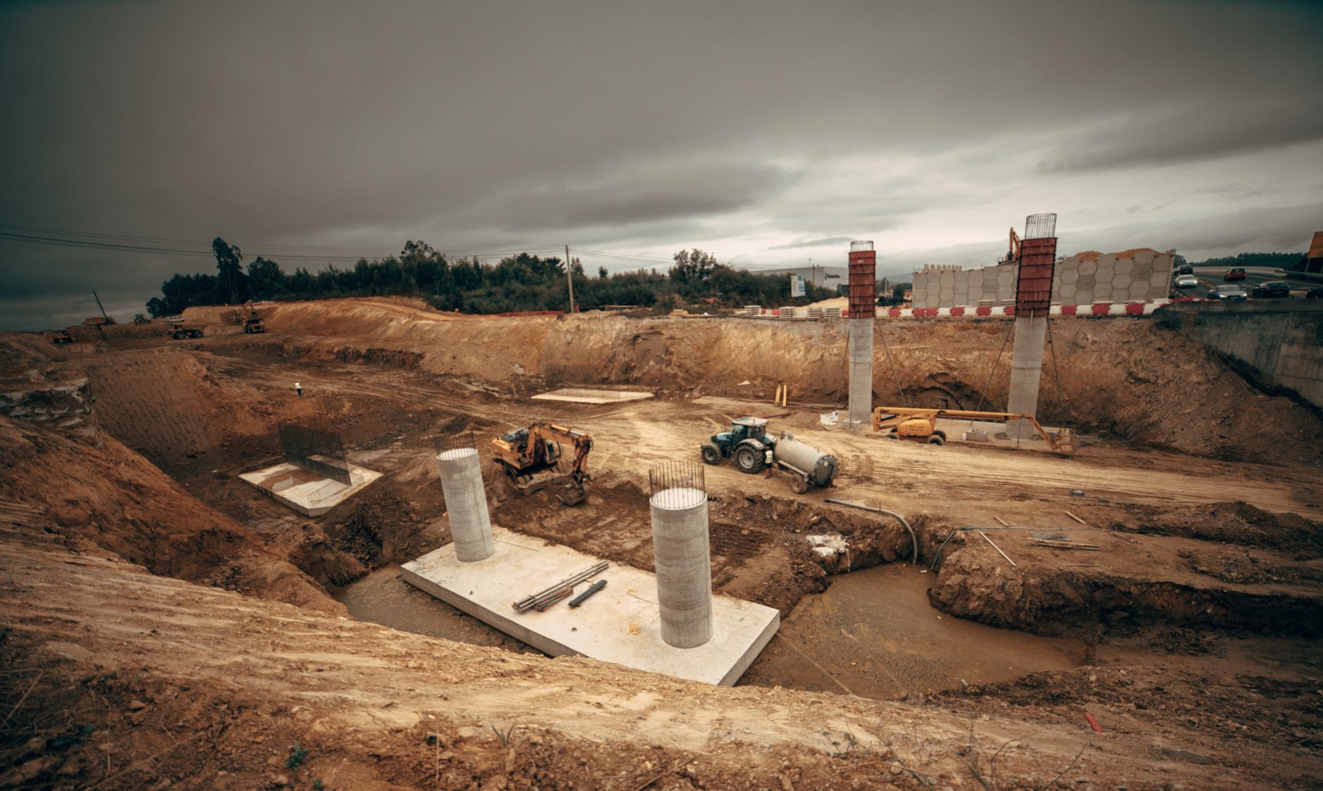 Fondation sur semelle filante, isolée — chantier de construction analyse du sol