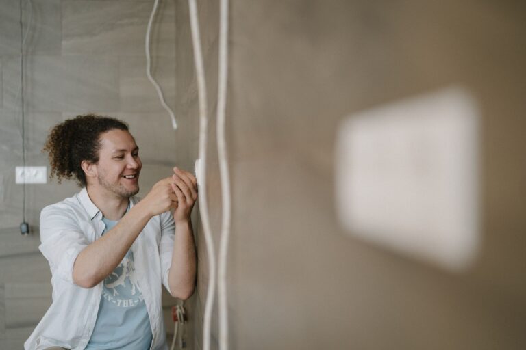 Faut-il poser l'électricité avant ou — Faut-il poser l'électricité avant ou après l'isolation ?